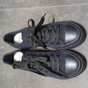 ZQS | Like new women’s black canvas sneakers.